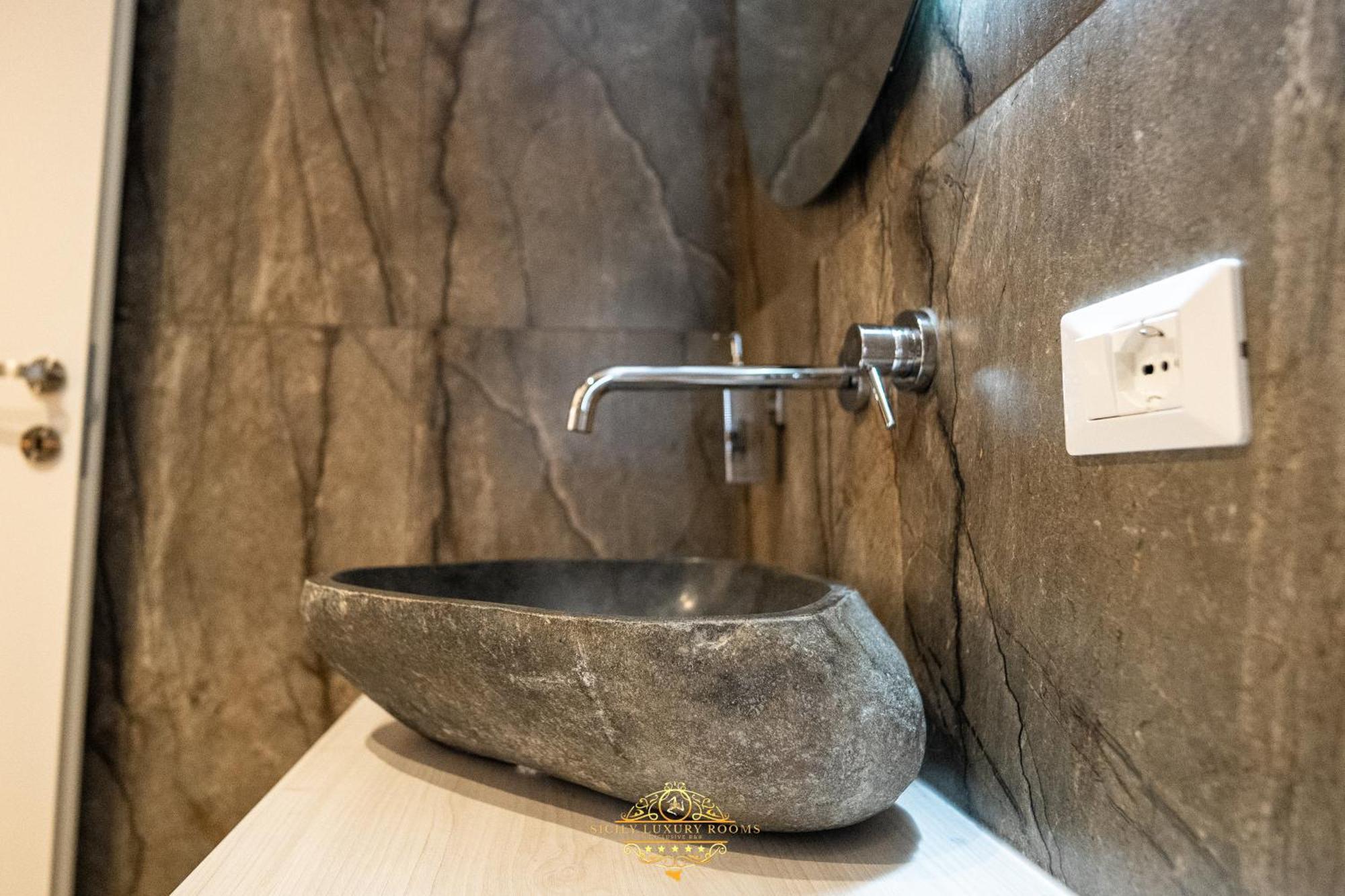 Sicily Luxury Rooms Palermo Bagian luar foto